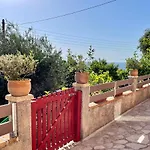 Alesti House With Garden And Private Beach Access