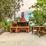Alesti House With Garden And Private Beach Access